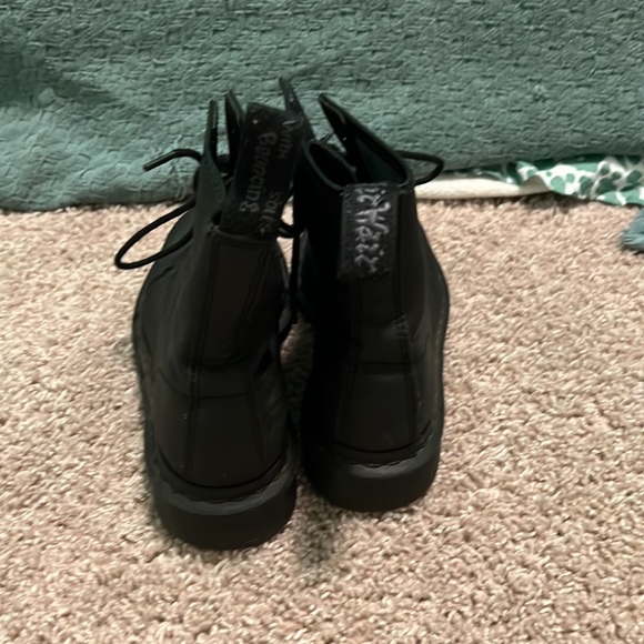 Matte all black Doc Marten’s boots - Picture 4 of 9